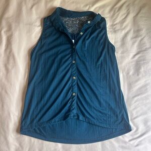 New York Laundry Sleeveless Button-Up Top – Size M